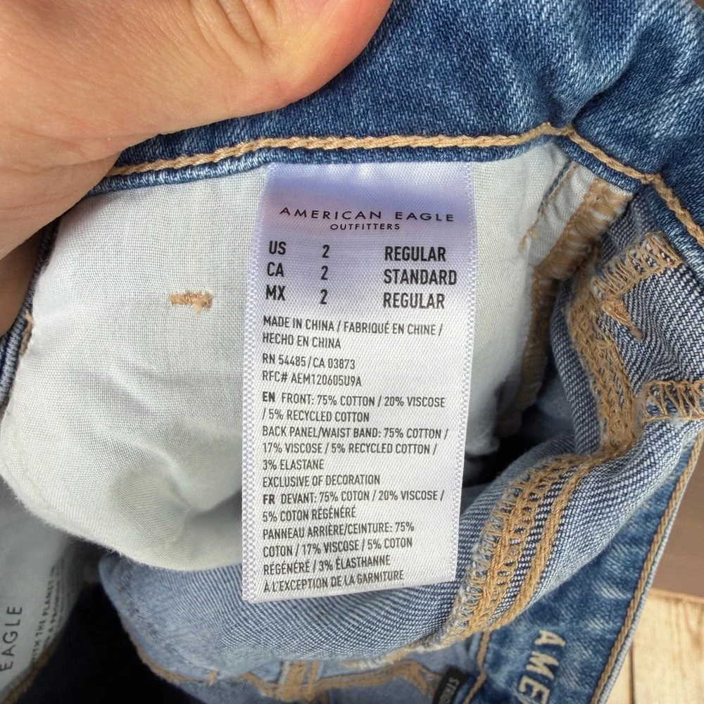 American Eagle Mom‎ Jean Women 2 Regular Blue Distressed High Waisted Strigid